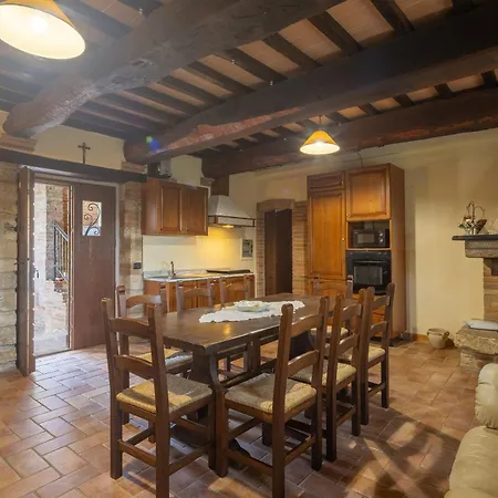Casale Delle Lucrezie By Vacavilla Willa